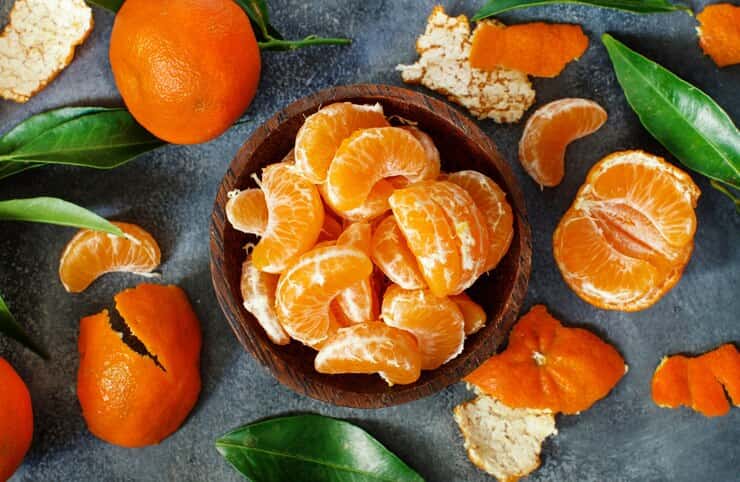 mandarins-with-leaves-bowl-grey-background_202769-4922 (1)